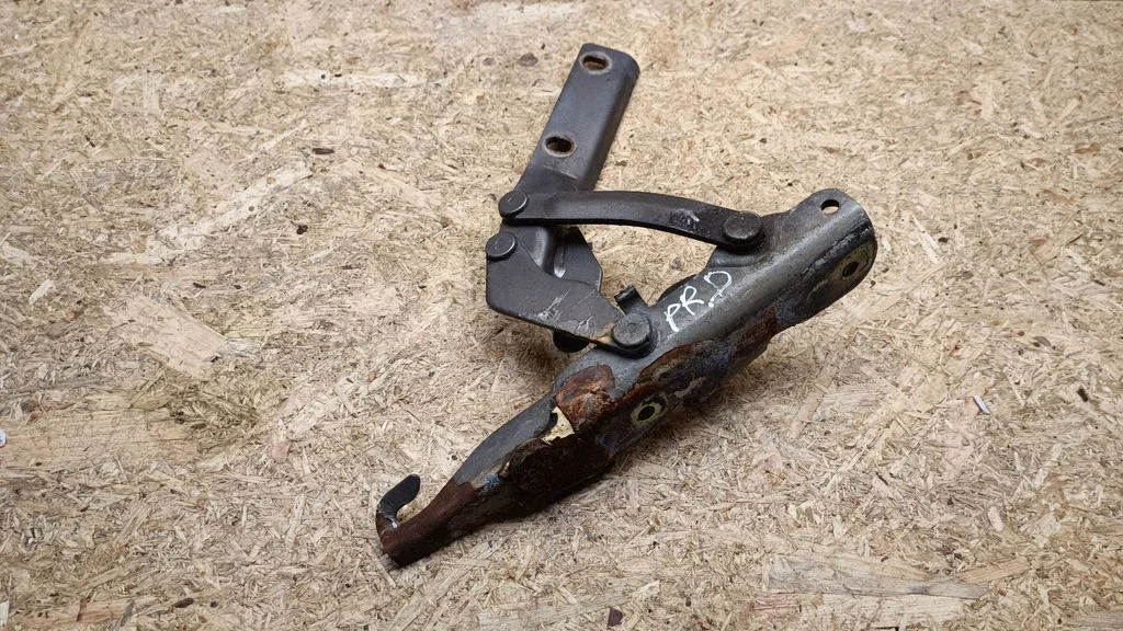 Engine bonnet/hood hinges B986D