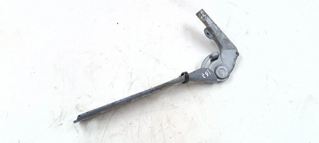 Engine bonnet/hood hinges 3B0823301