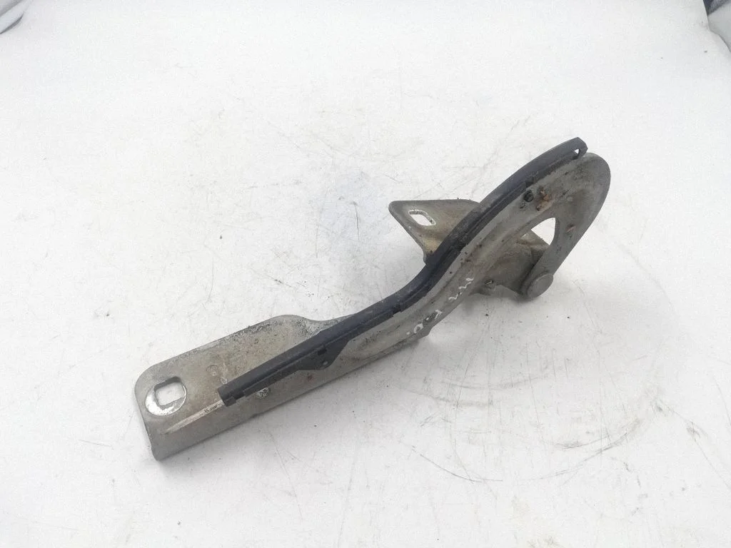 Motora pārsega eņģe (-es) 844648