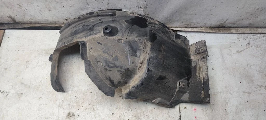Front wheel arch liner splash guards – front right