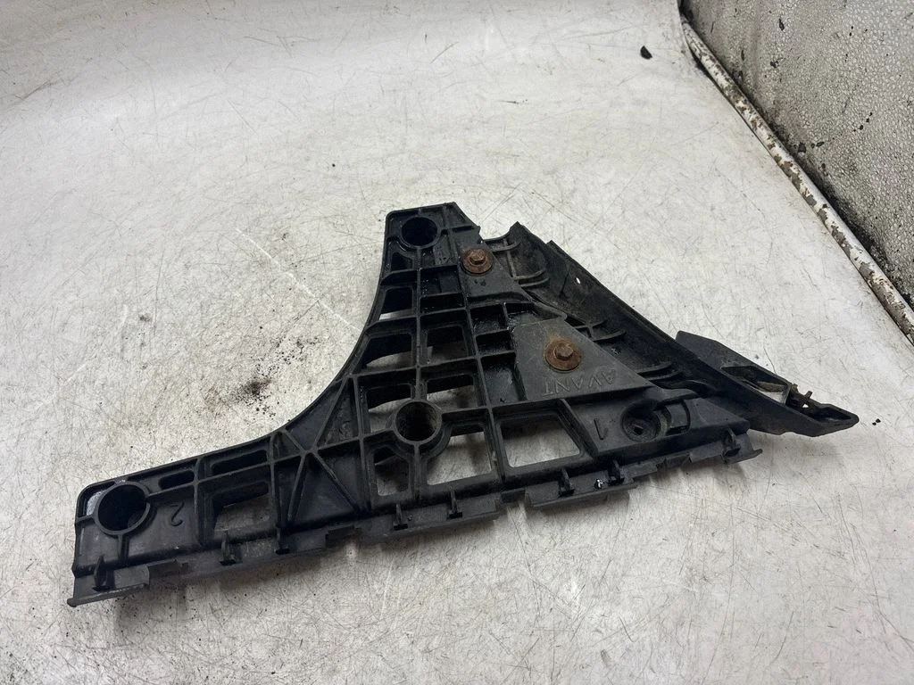 Rear bumper mounting bracket – rear left