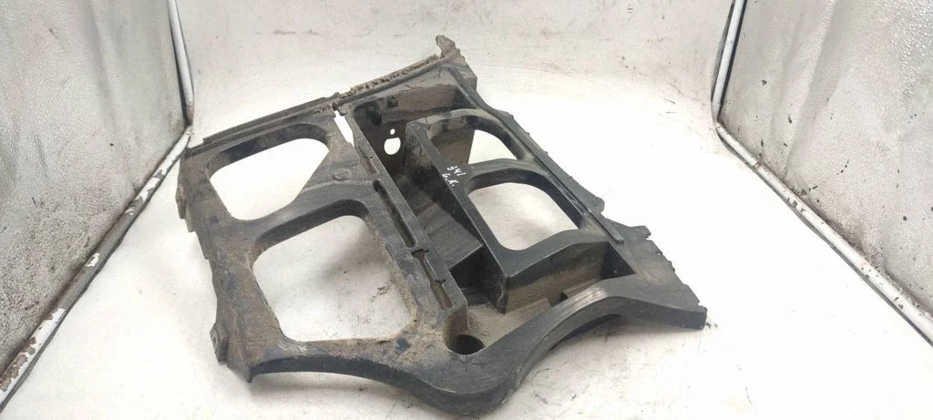 Rear bumper mounting bracket 7127719