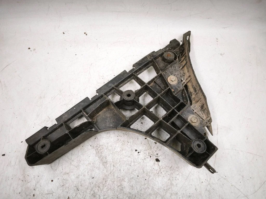 Rear bumper mounting bracket 8D9807483AA