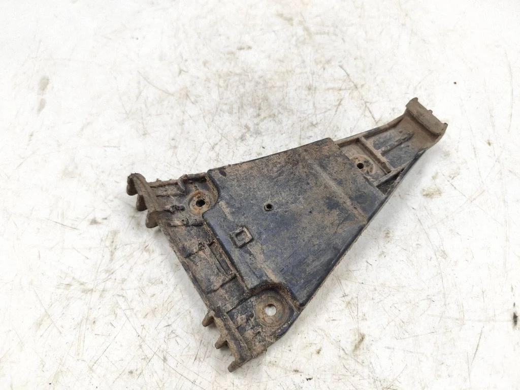 Mocowanie zderzaka tylnego – Audi A4 S4 B5 8D (1994-1999)