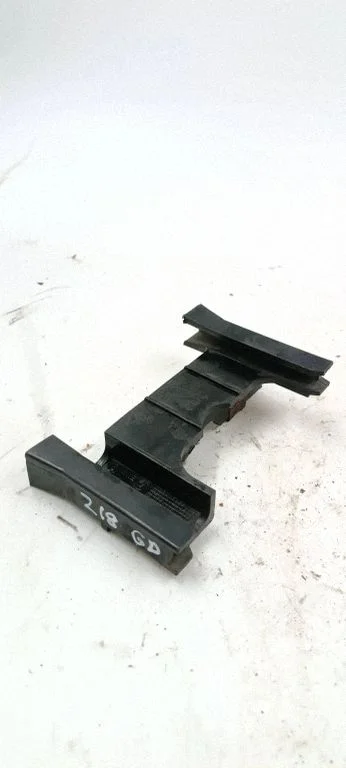 Aizmugurējā bufera turētājs 51121960698