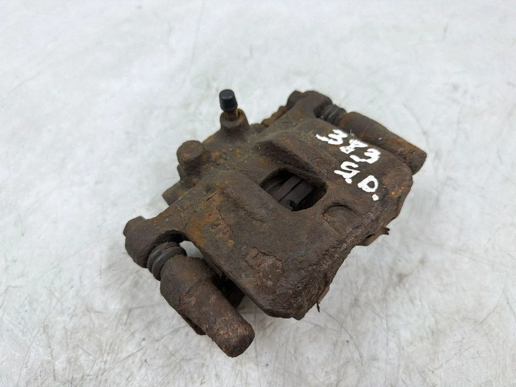 Rear brake caliper – rear right
