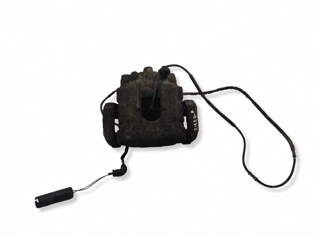 Rear brake caliper – rear right