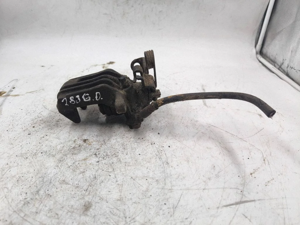 Rear brake caliper – rear right