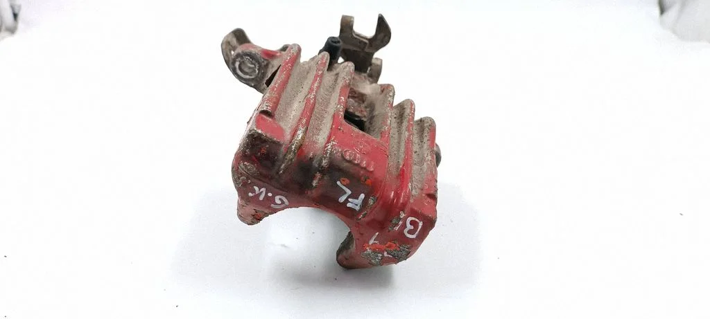 Rear brake caliper – rear left