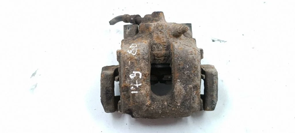 Rear brake caliper – rear right