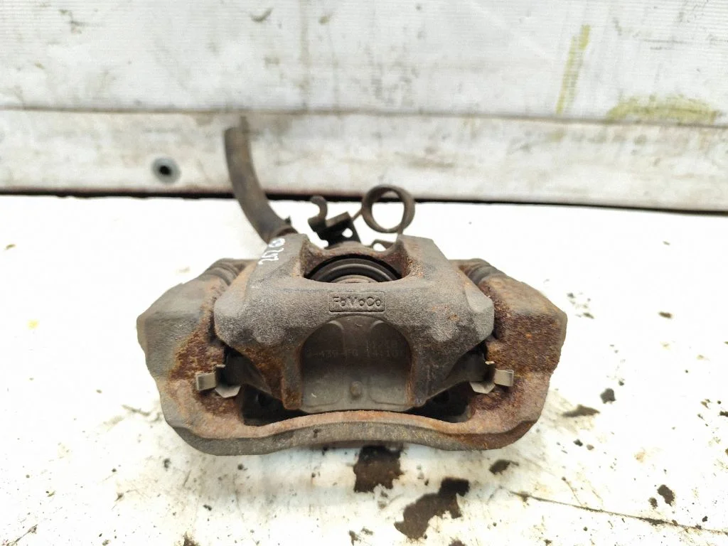 Rear brake caliper – rear right