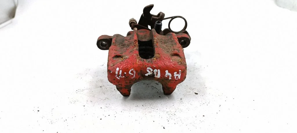 Rear brake caliper – rear right