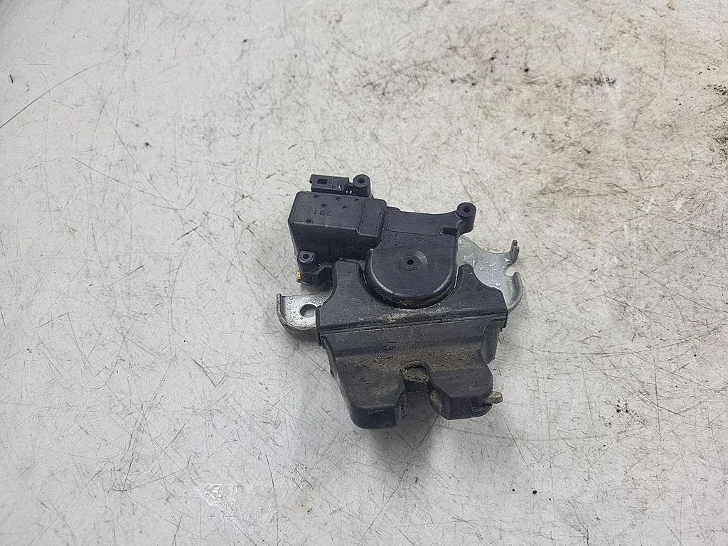 Tailgate/trunk/boot lock/catch/latch