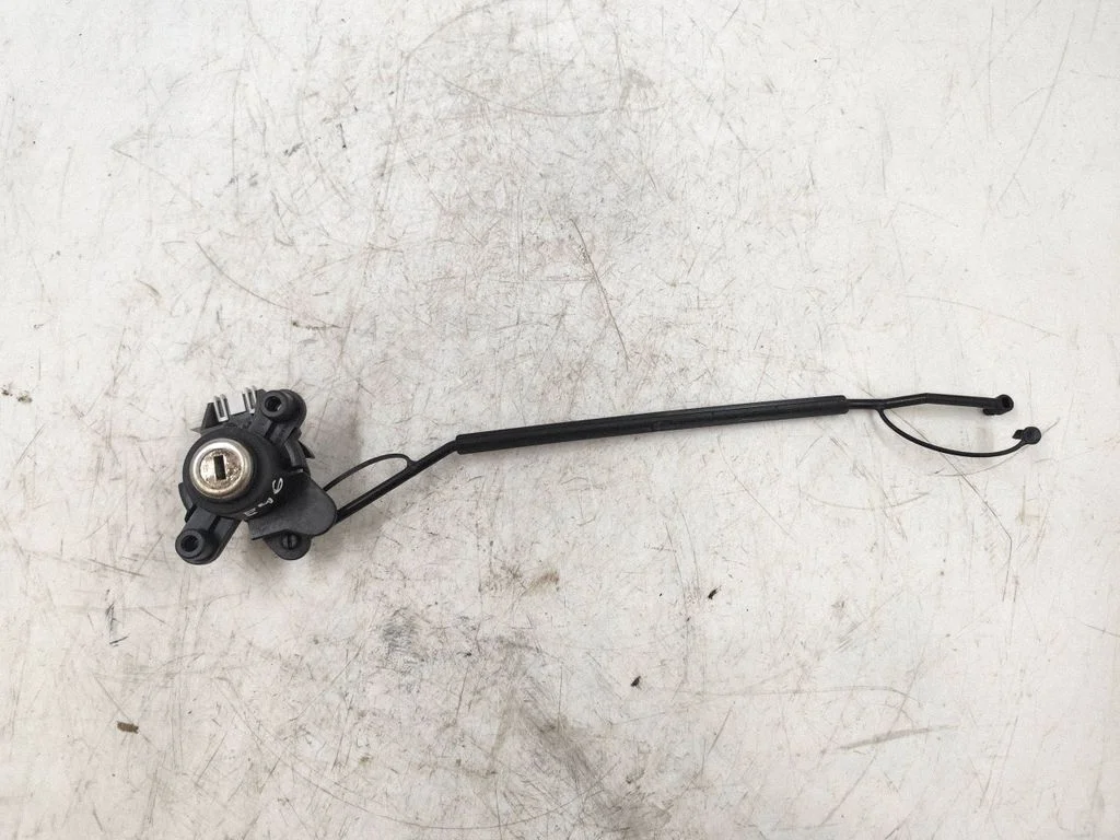 Tailgate/trunk/boot lock/catch/latch 82410689