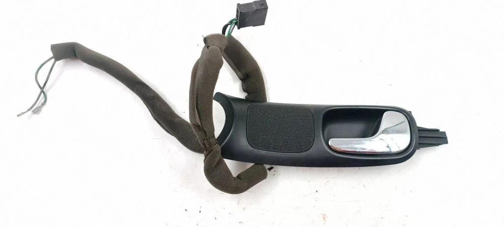 Front door interior handle 8D0837020
