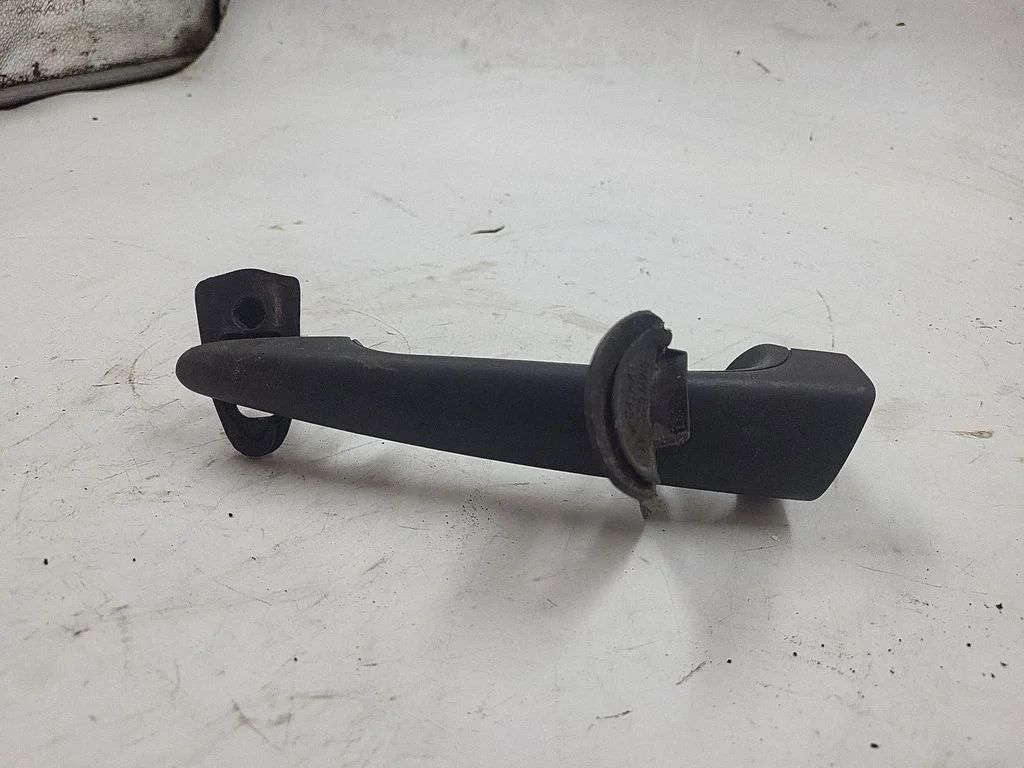 Front door exterior handle – front left