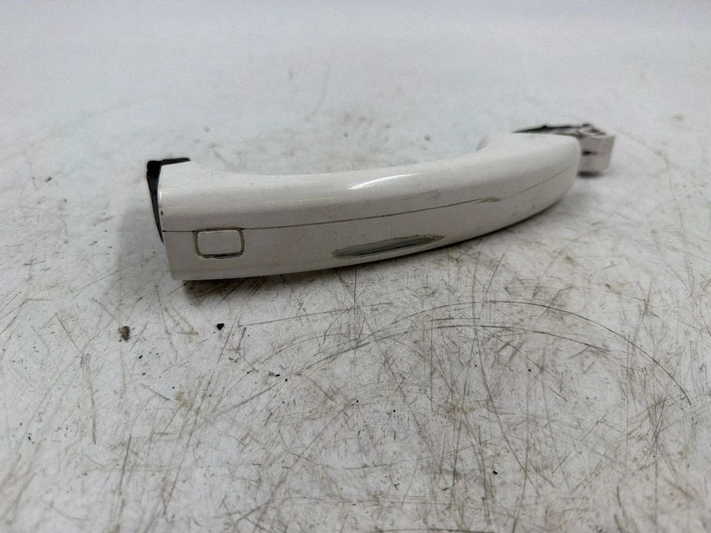 Esiukse välimine käepide 8T0837205A
