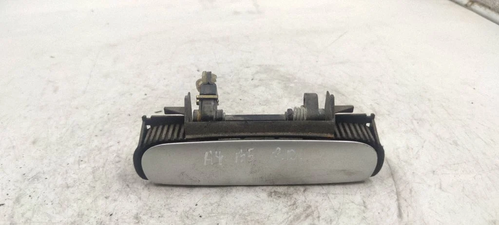 Front door exterior handle – front right