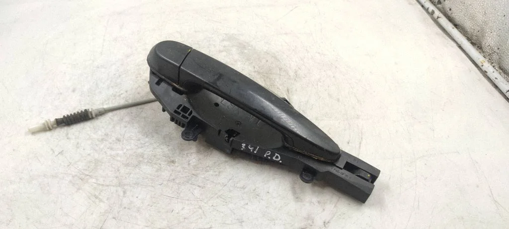 Front door exterior handle – front right