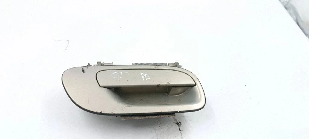Esiukse välimine käepide 9159640