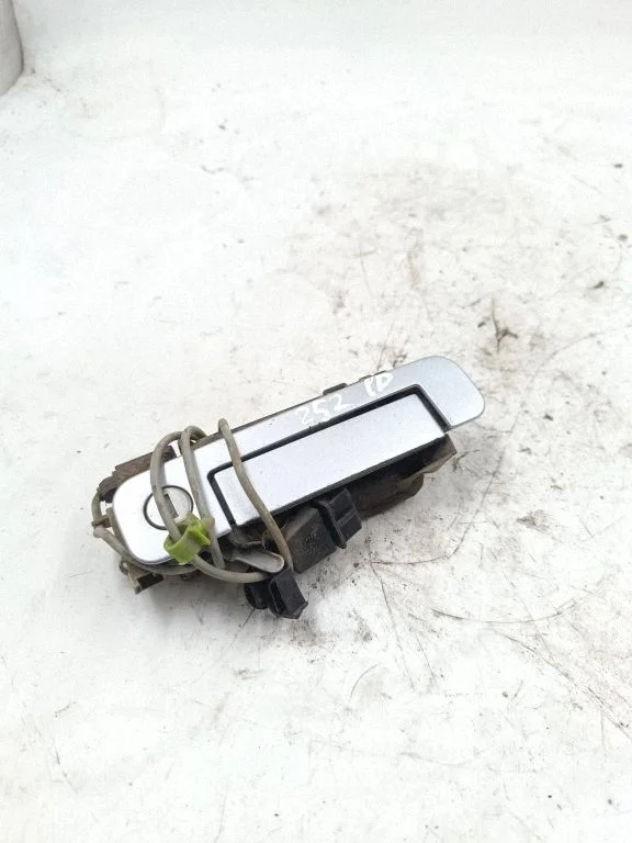 Front door exterior handle – Audi A4 S4 B5 8D (1994-1999)