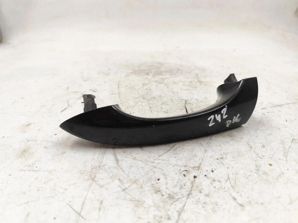 Front door exterior handle – front left