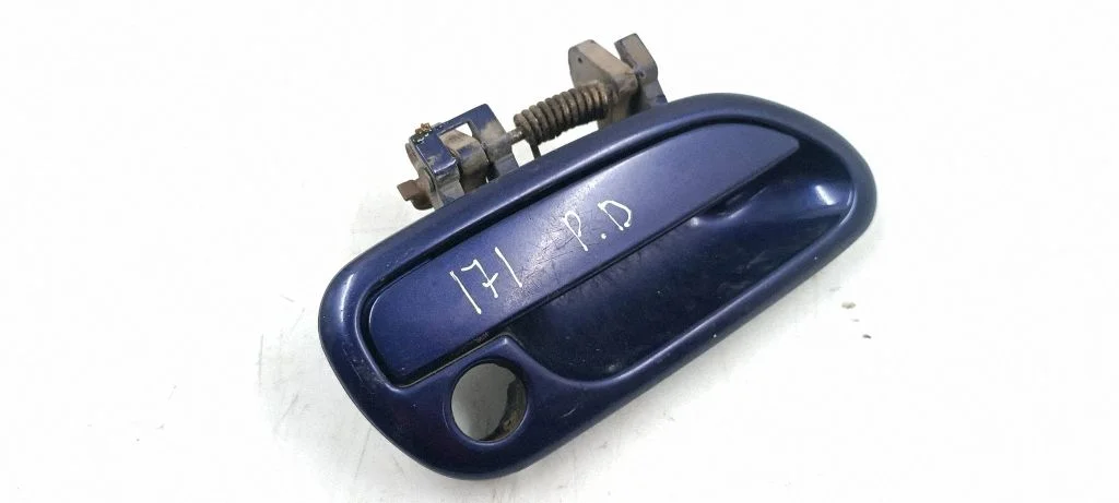 Front door exterior handle – front right
