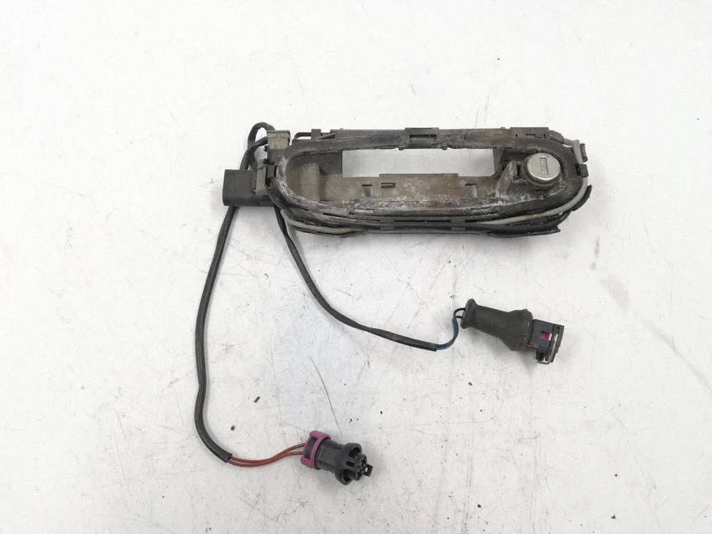 Esiukse välimine käepide 8L48370617A