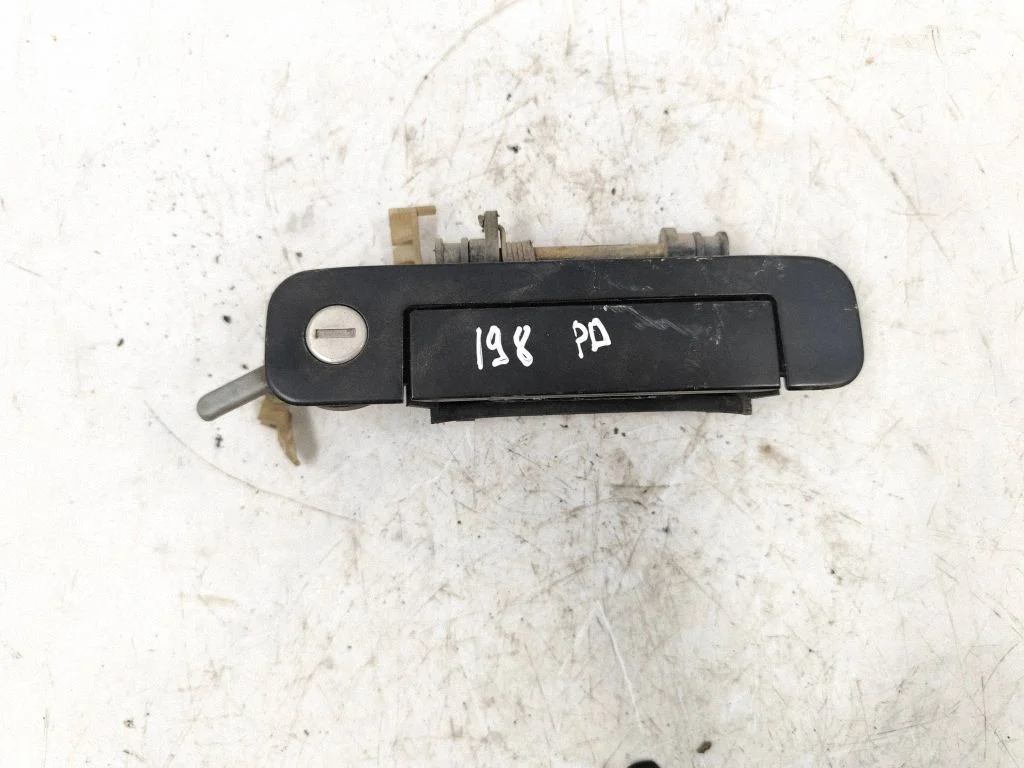 Esiukse välimine käepide 893837206A