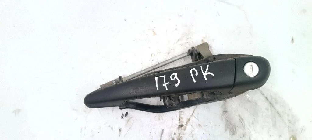 Front door exterior handle – front left