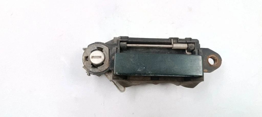 Esiukse välimine käepide 4A0837206