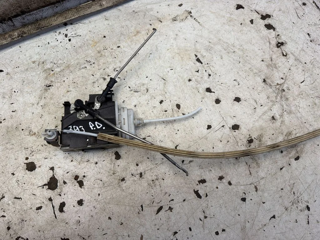 Front door lock – Audi A4 S4 B5 8D (1994-1999)