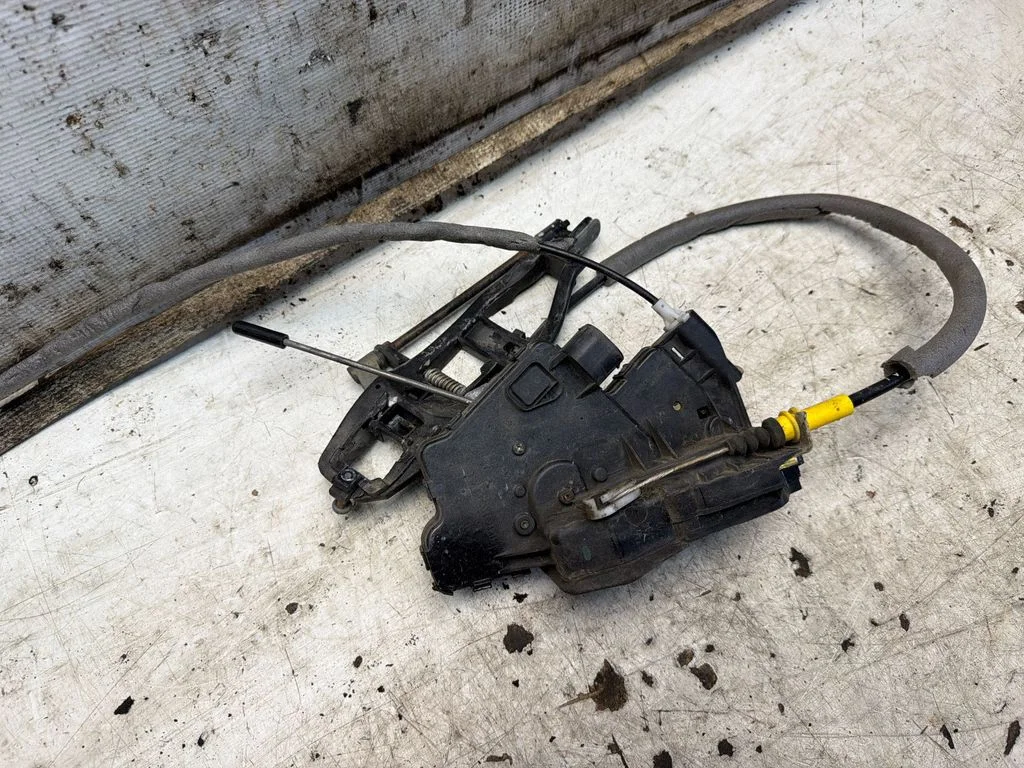 Front door lock – front right