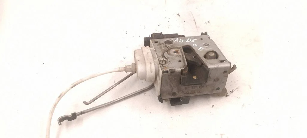 Front door lock 8D1837016A