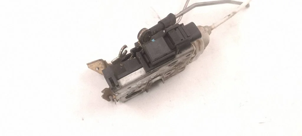 Front door lock 8D1837915A