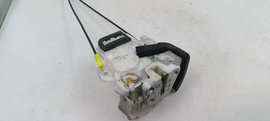 Front door lock – front right