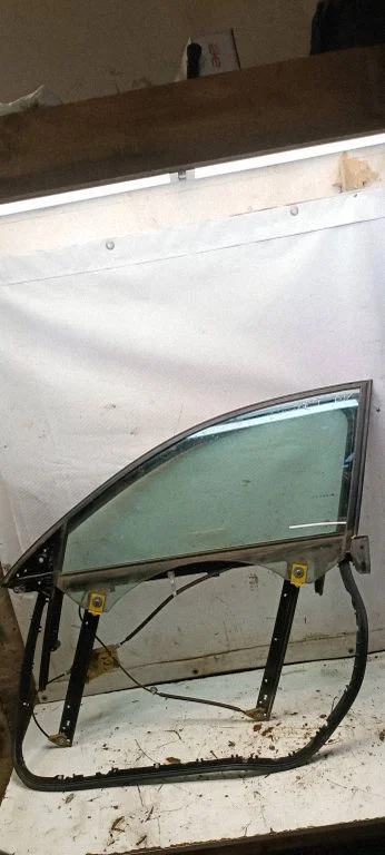 Priekinis el. lango pakėlimo mechanizmas be varikliuko