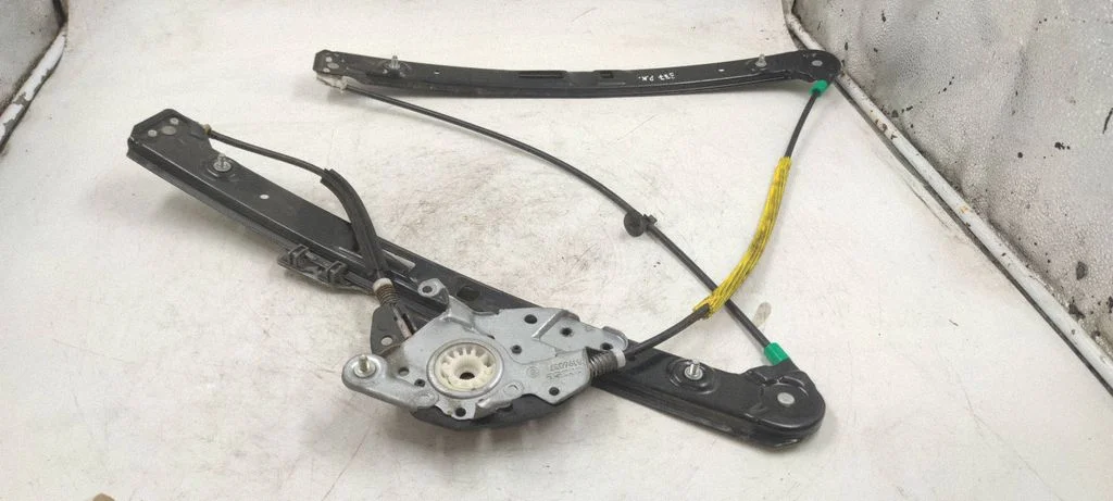 Priekinis el. lango pakėlimo mechanizmas be varikliuko
