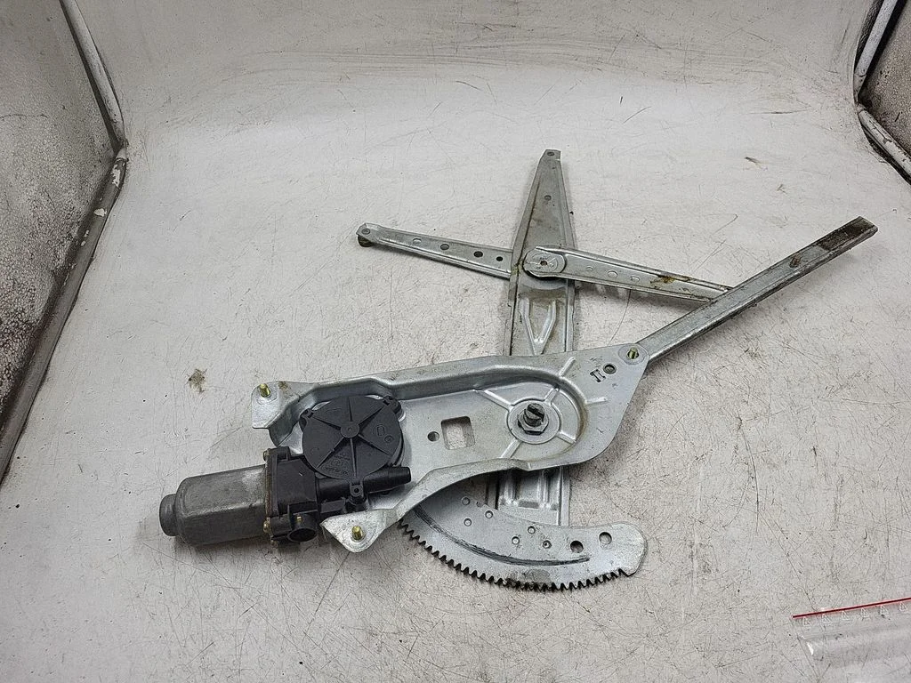 Front door window regulator with motor – front right