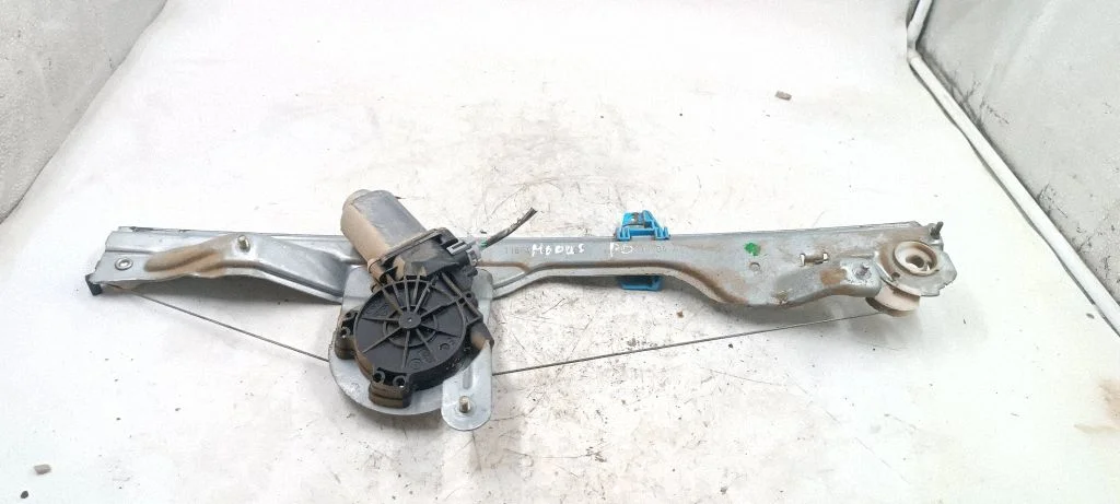 Front door window regulator with motor 118242 – Renault Modus (2004-2007)