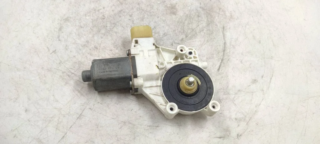 Front door window regulator motor 0130822226