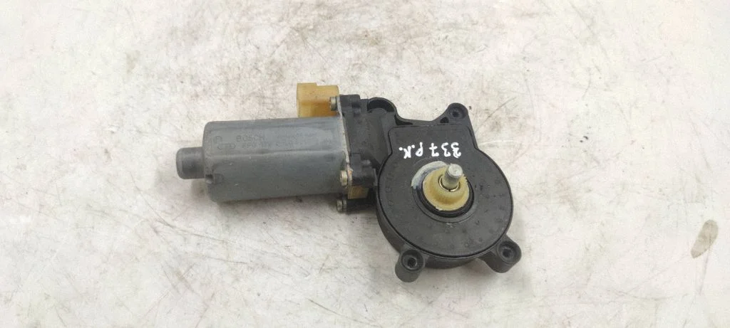 Priekšējā loga pacēlāja motoriņš 83620630