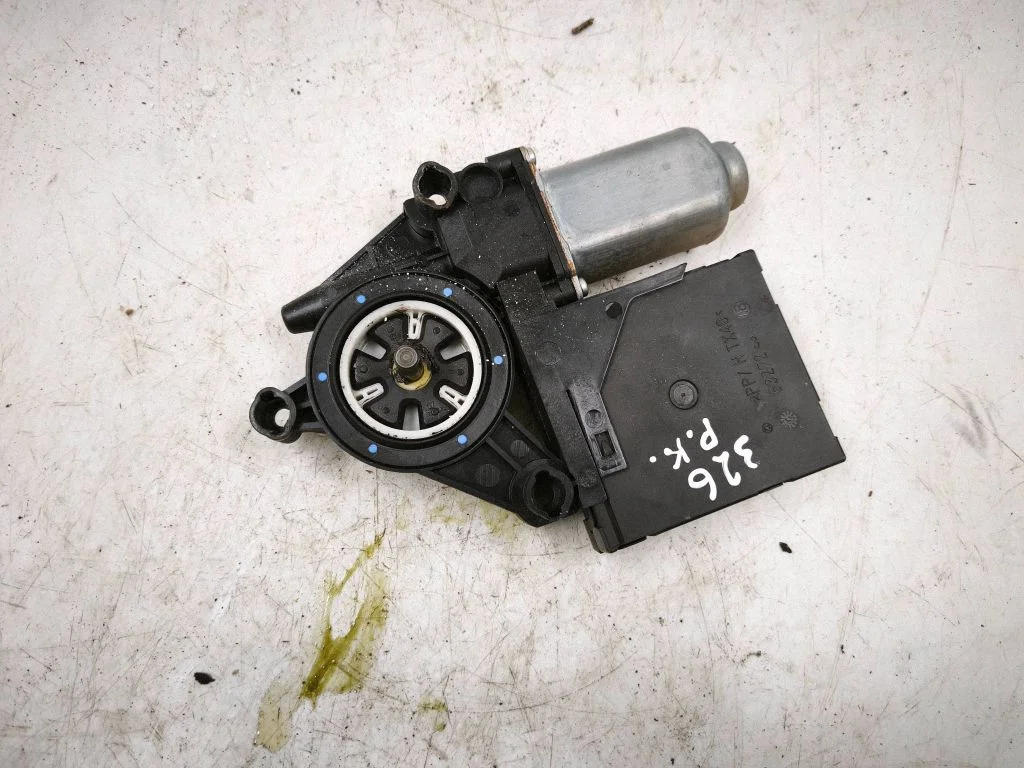 Priekšējā loga pacēlāja motoriņš 1T0959701B
