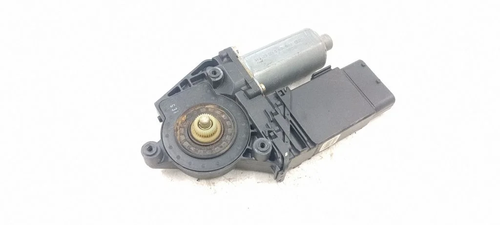 Front door window regulator motor 0130821695