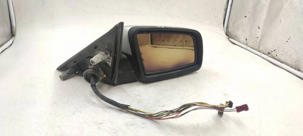 Esiukse elektriline välispeegel e1010748