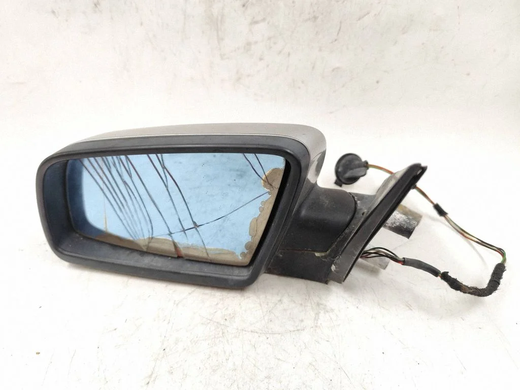 Esiukse elektriline välispeegel E1010748
