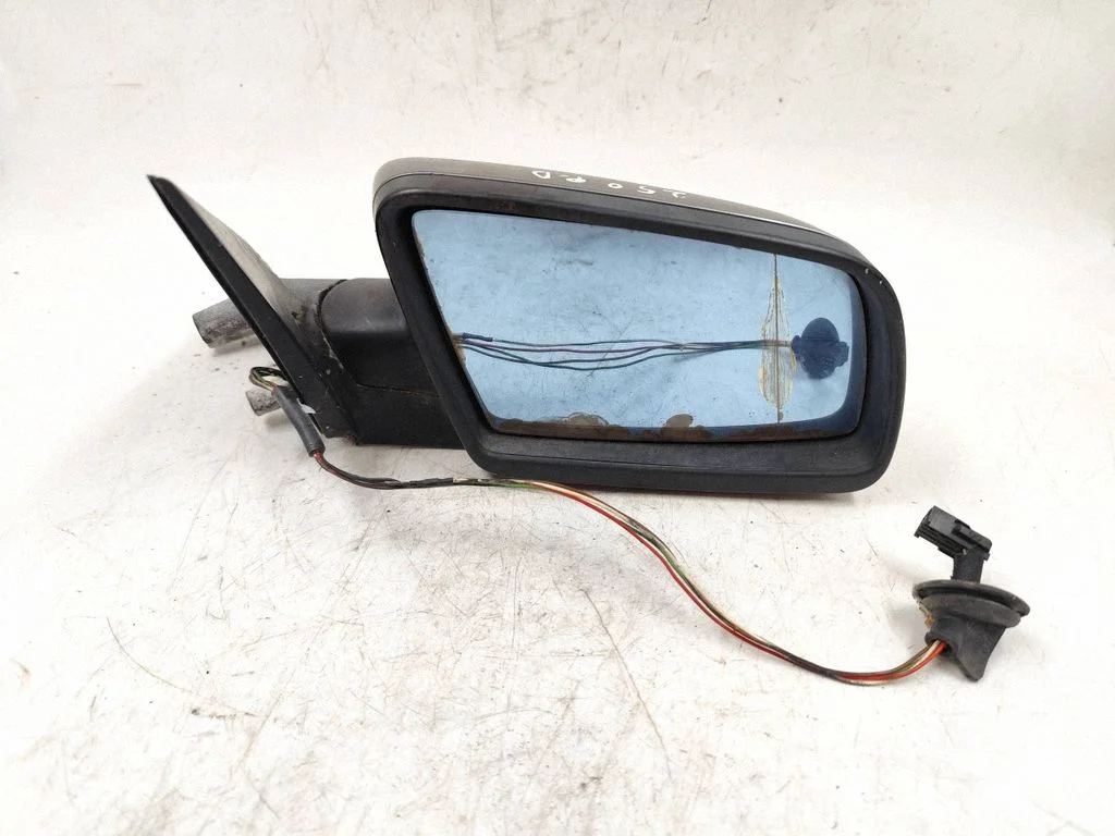 Esiukse elektriline välispeegel E1010748