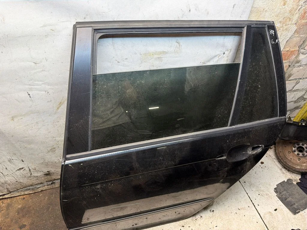 Rear door – rear left