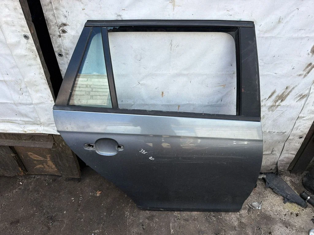 Rear door – rear right