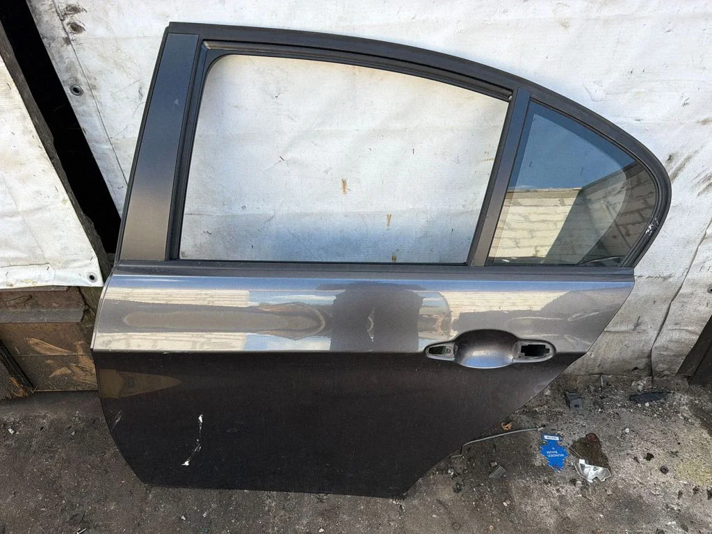 Rear door – rear left